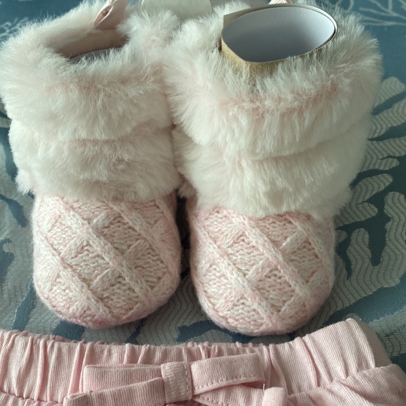 Baby Girl Shorts & Booties - Picture 5 of 6